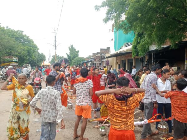 पलेरा में निकली भव्य कांवड़ यात्रा, पठेश्वरी मंदिर से सिद्ध बाबा मंदिर तक गूंजे भोलेनाथ के जयकारे