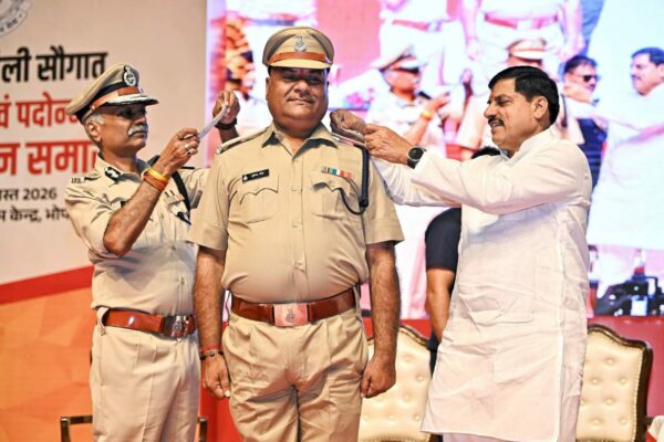 CM मोहन यादव ने पदोन्नत पुलिसकर्मियों को लगाए बैज, नव-नियुक्त अभ्यर्थियों को सौंपे नियुक्ति पत्र