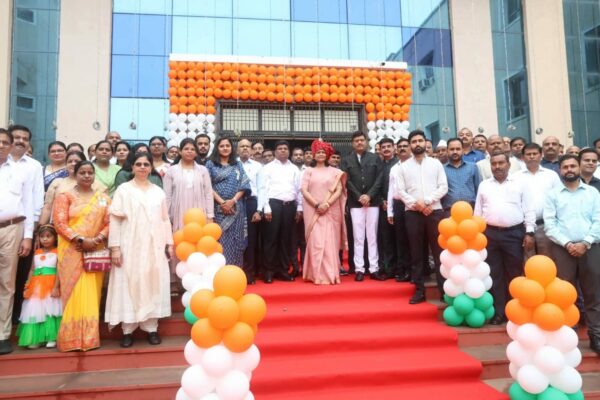 ग्वालियर कलेक्ट्रेट में शान से लहराया तिरंगा, कलेक्टर रुचिका चौहान ने किया ध्वजारोहण