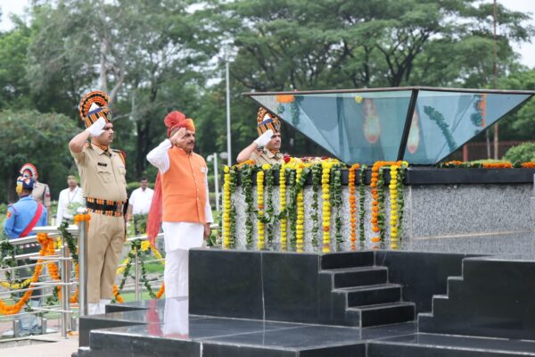 स्वतंत्रता दिवस पर शौर्य स्मारक पहुंचे मुख्यमंत्री डॉ. मोहन यादव, शहीदों को किया नमन