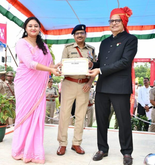 नगर परिषद पलेरा की CMO शिवी उपाध्याय सम्मानित, उत्कृष्ट कार्यों के लिए कलेक्टर ने सौंपा प्रशस्ति पत्र