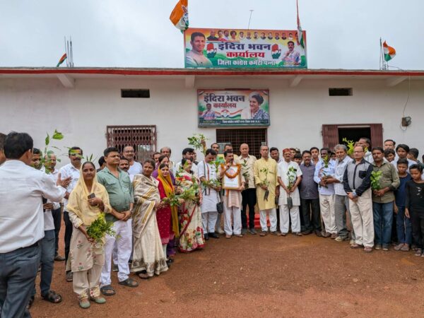 पन्ना में सद्भावना दिवस के रूप में मनाई गई राजीव गांधी की जयंती, कांग्रेसजनों ने किया वृक्षारोपण