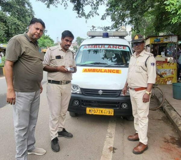 ग्वालियर में एम्बुलेंसों पर परिवहन विभाग की सख्ती, 45 वाहनों की जांच में 15 में मिली अनियमितता