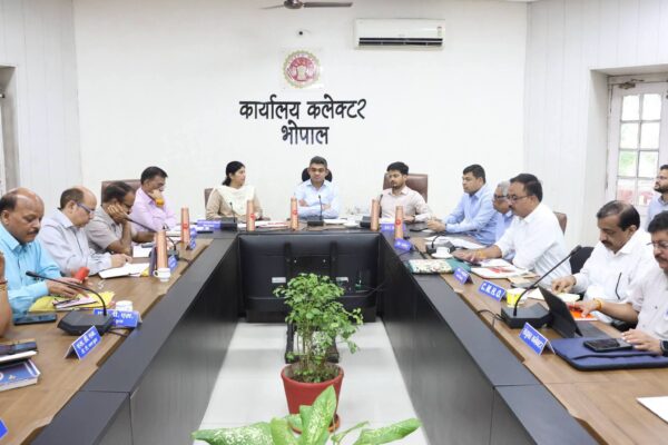 CM हेल्पलाइन की अनअटेंडेड शिकायतों पर सख्ती, अधिकारियों को नोटिस और जुर्माने के निर्देश
