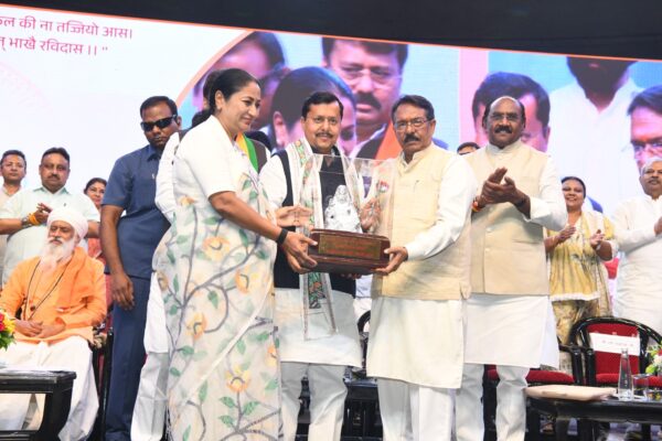 दिल्ली में संत रविदास जयंती पर गूंजा समरसता का संदेश, 14 जिलों के लिए रवाना हुए पावन माटी कलश
