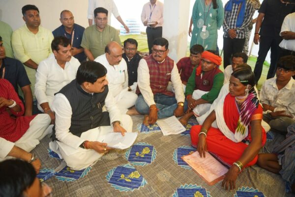 नक्सल प्रभावित बोंदारी में CM मोहन यादव का संवाद, 225 करोड़ से 100 गांवों के विकास का प्लान