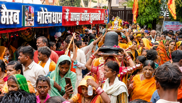 बागेश्वर धाम से नीलकंठेश्वर तक गूंजा ‘हर-हर महादेव’, विशाल कांवड़ यात्रा में उमड़ा आस्था का सैलाब