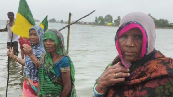 जलप्रलय के बीच ‘चिता आंदोलन’, मझगाय बांध के डूब क्षेत्र में 15वें दिन भी डटे ग्रामीण