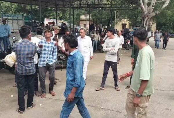 कपास खरीदी पर हंगामा, पल्ली कटौती को लेकर किसान-व्यापारी आमने-सामने