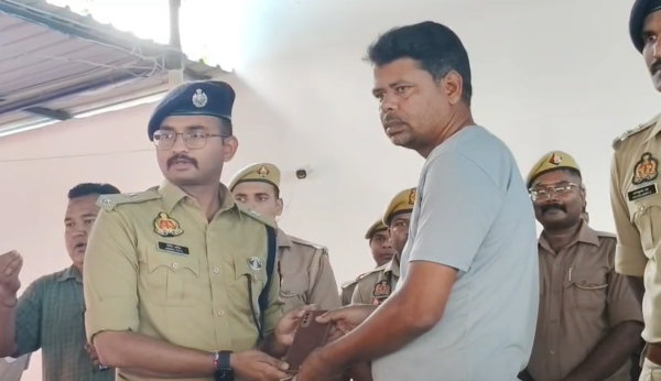 CEIR पोर्टल से गोरखपुर पुलिस ने बरामद किए 826 मोबाइल, कीमत 1.50 करोड़; 2 साल में 3500 फोन रिकवर