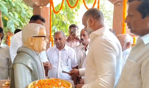 पूर्व सांसद राजो सिंह की पुण्यतिथि पर नम हुईं आंखें, आजाद हिंद आश्रम में अर्पित किए गए श्रद्धासुमन