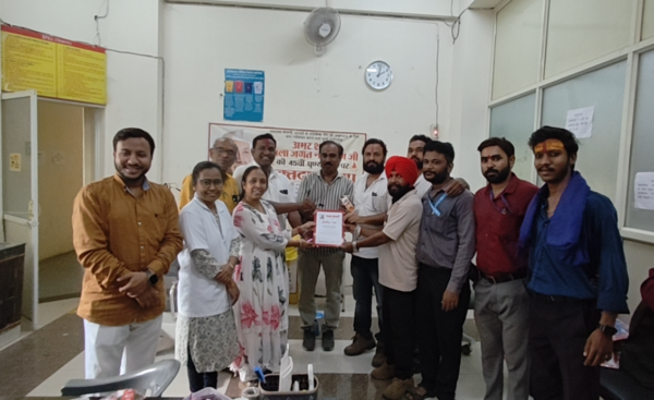 लाला जगत नारायण की 45वीं पुण्यतिथि पर 55 लोगों ने किया रक्तदान, बुरहानपुर में लगा विशाल शिविर