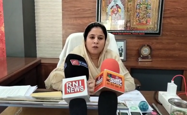 बड़वानी नगर पालिका में नपाध्यक्ष का औचक निरीक्षण, सीएमओ कक्ष मिला बंद; अनुपस्थित कर्मचारियों पर वेतन कटौती की चेतावनी