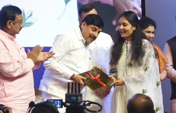 मध्य प्रदेश के 1.21 लाख मेधावी विद्यार्थियों को मिली लैपटॉप योजना की राशि, सीएम मोहन यादव ने खातों में ट्रांसफर किए 25-25 हजार रुपये