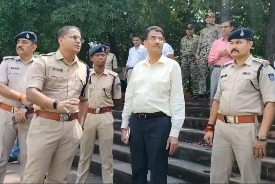 दमोह में गणेश विसर्जन स्थलों का कलेक्टर-एसपी ने किया निरीक्षण, साफ-सफाई के दिए निर्देश