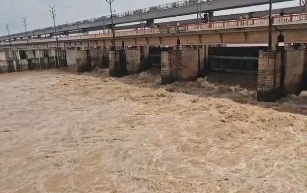इंद्रपुरी सोन बराज से पानी का डिस्चार्ज घटा, तटीय इलाकों में लोगों ने ली राहत की सांस