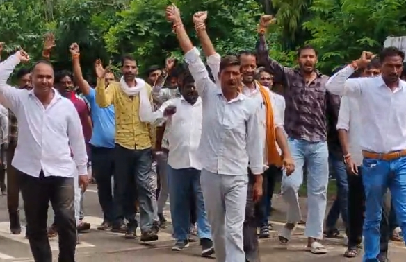 इंदार पंचायत में भ्रष्टाचार के आरोपों पर ग्रामीणों ने उठाई निष्पक्ष जांच की मांग, कलेक्टर को सौंपा ज्ञापन