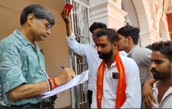 गणेश चतुर्थी पर मांस-मदिरा की दुकानें बंद कराने की मांग, सनातन सेना ने कलेक्टर को सौंपा ज्ञापन