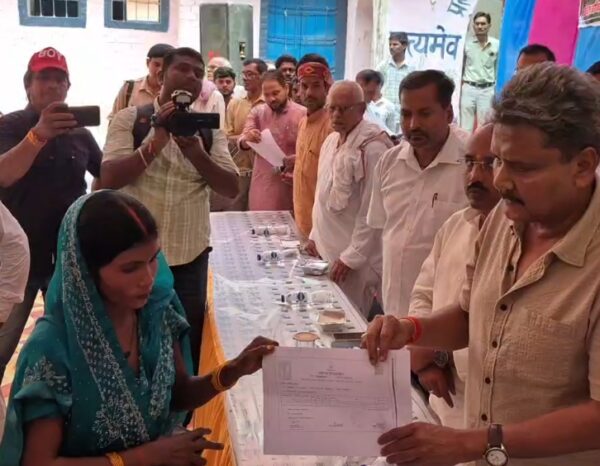 गोपालगंज के विजयीपुर में 72 भूमिहीन परिवारों को मिला बासगीत पर्चा, अभियान बसेरा-2 के तहत हुआ वितरण