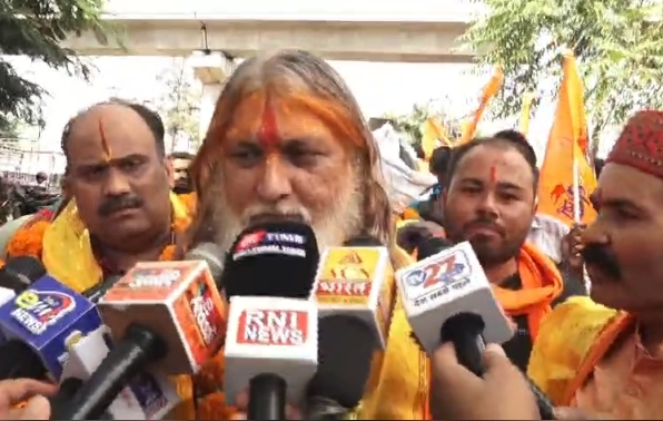 भोपाल: राम नाम संकीर्तन करते हुए DB मॉल पहुंचे साधु-संत, एक साथ बैठकर देखी ‘हनुमान अंश’ फिल्म