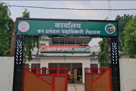 गुप्ता धाम गुफा में भरा पानी, श्रद्धालुओं के प्रवेश पर वन विभाग ने लगाई रोक