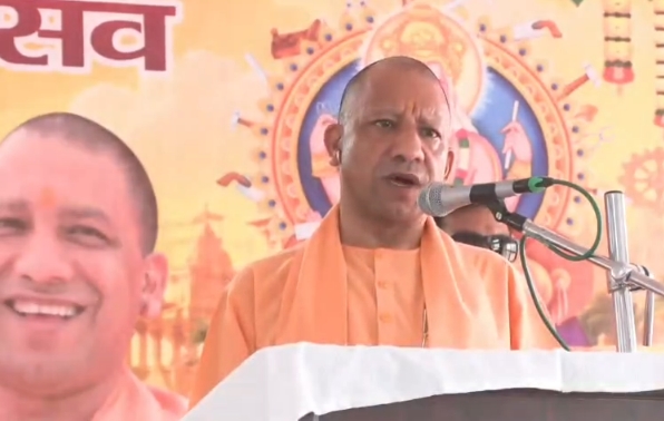 गोरखपुर के विश्वकर्मा मंदिर से सीएम योगी ने पीएम मोदी को दी जन्मदिन की शुभकामनाएं