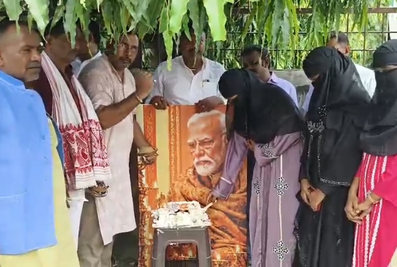 सासाराम में मुस्लिम महिलाओं ने पीएम मोदी का जन्मदिन मनाया, तीन तलाक कानून का किया उल्लेख