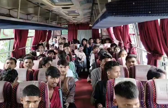 इंदौर में राहुल गांधी का 'छात्रों की गूंज' संवाद, बड़वानी से 1000 से ज्यादा छात्र पहुंचे