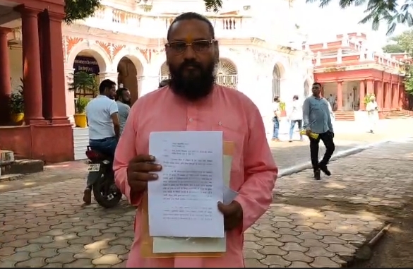 जनसुनवाई में सरपंच ने कलेक्टर से लगाई गुहार, डीएससी और डोंगल वापस दिलाने की मांग