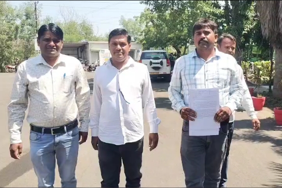 बड़वानी: रोशनी कॉलोनी के 50 से ज्यादा परिवार 10 साल से मूलभूत सुविधाओं के इंतजार में, कलेक्टर से लगाई गुहार