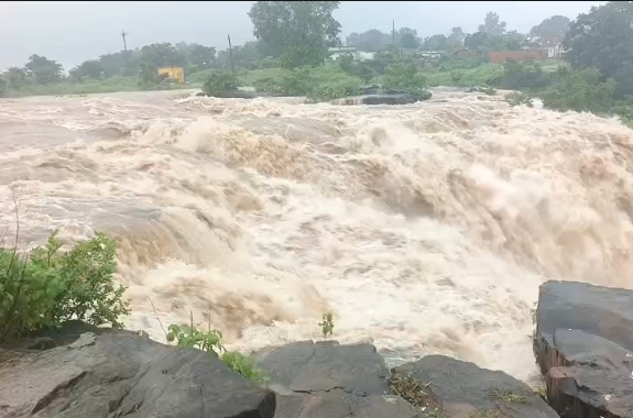 पन्ना में मूसलाधार बारिश से बाढ़ जैसे हालात, SDRF और होमगार्ड कार्यालय भी जलमग्न