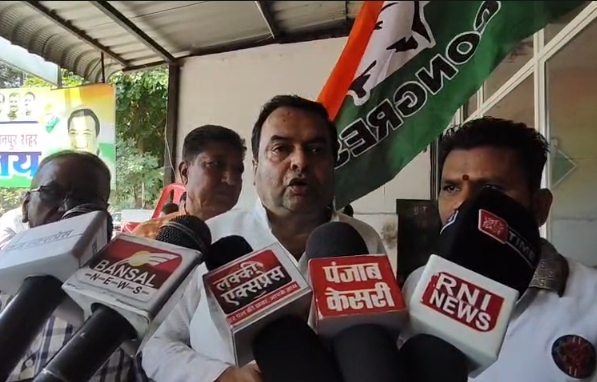 बुरहानपुर में SIR के विरोध में कांग्रेस का प्रदर्शन, CEC ज्ञानेश कुमार का पुतला फूंका