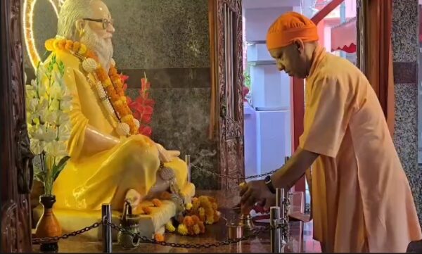मुख्यमंत्री योगी आदित्यनाथ ने महंत दिग्विजयनाथ और महंत अवेद्यनाथ की स्मृतियों को किया नमन