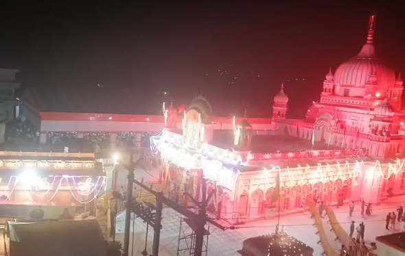 पन्ना में आधी रात गूंजे जुगल किशोर सरकार के जयकारे, श्रीकृष्ण जन्म पर जमकर हुई आतिशबाजी