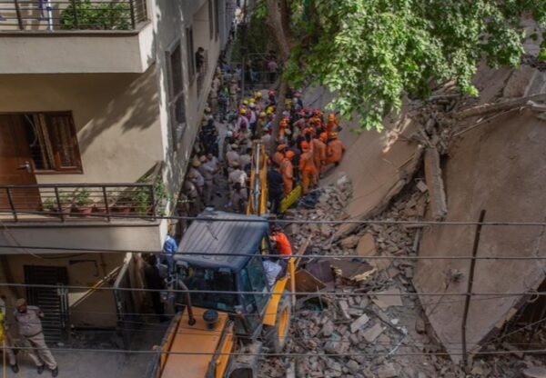 Delhi Satya Niketan Building Collapse: 5 मंजिला इमारत ढही, 3 लोगों की जान गई; छात्रों में बढ़ी चिंता