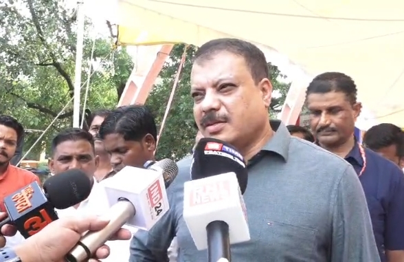 भोपाल में 5,200 पेसा मोबिलाइजर्स की सेवा बहाली का मुद्दा गरमाया, उमंग सिंघार ने दिया समर्थन