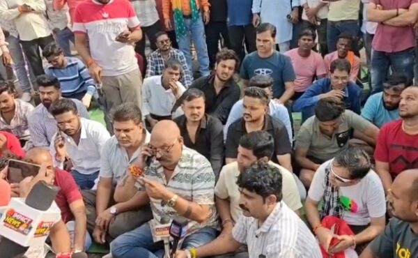 छिंदवाड़ा में भगवा ध्वज के अपमान के विरोध में प्रदर्शन, हिंदूवादी संगठनों ने किया चक्का जाम
