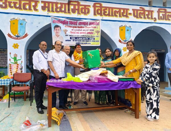 सांदीपनि विद्यालय के विज्ञान शिक्षक दिनेश सीरोठिया को सेवानिवृत्ति पर भावभीनी विदाई