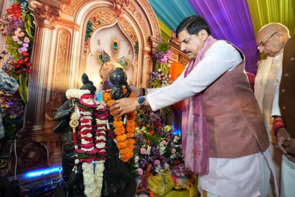 सीएम हाउस में कृष्ण जन्माष्टमी की धूम, भक्ति में सराबोर हुआ मुख्यमंत्री निवास