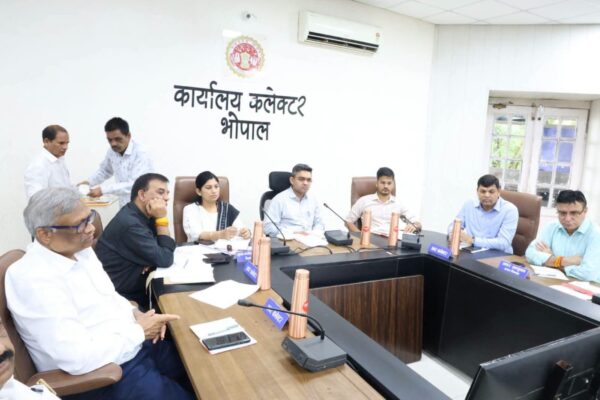 सेवा से संकल्प अभियान की तैयारियां माइक्रो स्तर पर करें पूरी, कलेक्टर प्रियंक मिश्रा ने दिए निर्देश