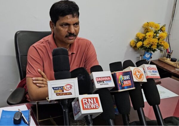 नाली निर्माण पर सवाल, ग्रामीणों ने घटिया सामग्री और शासकीय राशि के दुरुपयोग की जताई आशंका