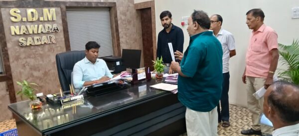 नवादा में जिला स्तरीय जनसुनवाई: 53 मामलों पर हुई सुनवाई, कई शिकायतों का मौके पर निस्तारण