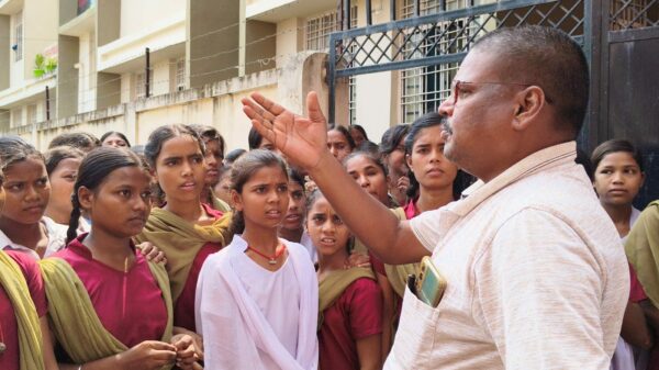 नवादा के कस्तूरबा गांधी बालिका विद्यालय में छात्राओं का हंगामा, मुख्य गेट पर भूख हड़ताल
