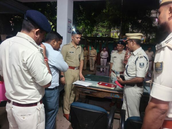 भोजपुर SP ने पीरो थाना का किया निरीक्षण, लंबित मामलों के त्वरित निष्पादन पर जोर