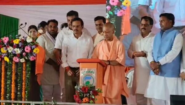गोरखपुर में 40 करोड़ की 119 विकास परियोजनाओं की सौगात, सीएम योगी ने कल्याण मंडपम का किया लोकार्पण