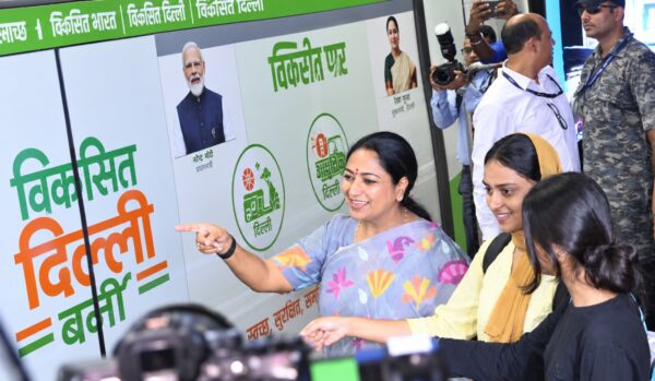 PM मोदी के जन्मदिवस पर सेवा संकल्प अभियान, CM रेखा गुप्ता ने 4 स्पेशल मेट्रो को दिखाई हरी झंडी