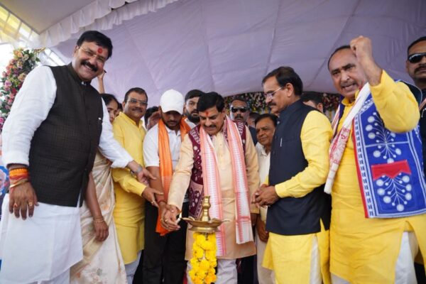 देवास में CM मोहन यादव ने 35.42 लाख हितग्राहियों के खातों में ट्रांसफर किए 212.57 करोड़ रुपये