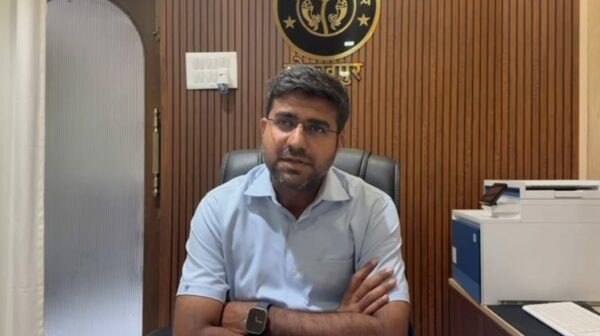 गोरखपुर में भारी बारिश के बीच गोरखपुर में स्कूल बंद