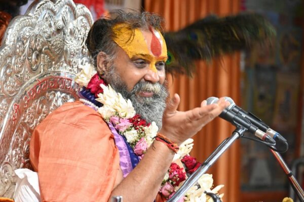 भागवत कथा के चौथे दिन संस्कारों पर जोर, स्वामी राजेंद्रदास बोले- माता-पिता का आचरण ही बच्चों की पाठशाला