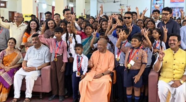 गोरखपुर बाल मेले में सीएम योगी ने बच्चों को दिया सफलता का मंत्र, बेटियों और युवा प्रतिभाओं की सराहना